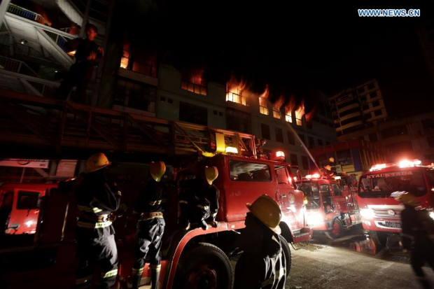 пожар мьянма янгон рынок / Xinhua пожар мьянма янгон рынок / Xinhua