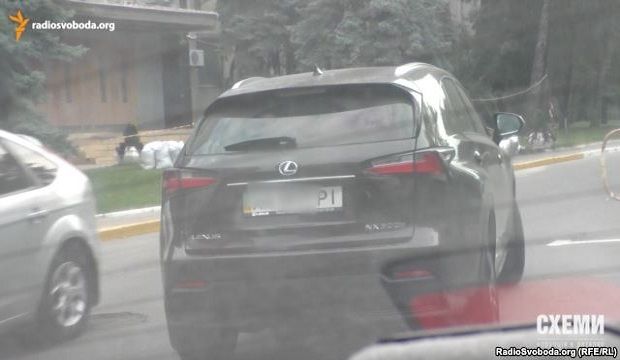 Lexus NX, на якому пересувається співробітник СБУ Масьондз, також йому не належить / radiosvoboda.org Lexus NX, на якому пересувається співробітник СБУ Масьондз, також йому не належить / radiosvoboda.org