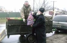 Священники и прихожане УПЦ передали подарки военнослужащим к Новому году