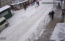 В Умані паломник-хасид накинувся з ножем на депутата від "Свободи" (відео)