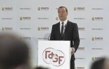 Медведєв поскаржився на кризу і припустив, що відносини РФ і Євросоюзу повернуться у "нормальне русло"