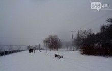 У Дніпропетровській області через негоду закрито рух автотранспорту, у школах скасовані заняття