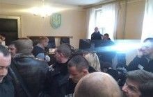 В Ужгороде заблокировали суд по делу о драке на Драгобрате, нардепы пытались попасть в СИЗО к бойцам ПС (фото)