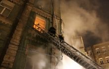Рятувальники розповіли про деталі пожежі та вибуху в центрі Києва, внаслідок яких є жертва та постраждалі