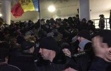 RFE/RL: Protesters enter Moldova Parliament building after pro-EU govt approved
