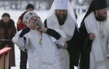 Водохреща у Києві: як митрополит Онуфрій пив воду з полонки і як занурювалися у святу воду кияни (фоторепортаж)