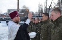 Священники УПЦ поздравили военнослужащих с праздником Богоявления (укр.)