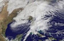 Winter storm Jonas hits U.S. East Coast, first casualties reported