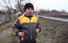 СМИ: Украинские школьники на линии фронта вынуждены ходить в школу на оккупированную территорию (видео)