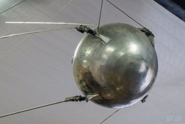 Модель первого искусственного спутника Земли / Фото УНИАН