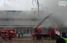В Ужгороді горить універмаг "Україна" (фото)