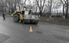 На Тернопільщині загинув водій, який на великій швидкості врізався у восьмитонний каток