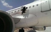 Появилось видео с борта самолета, где в результате взрыва образовалась дыра в фюзеляже