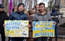 В Одессе активисты пикетируют сессию горсовета, требуя признать Россию страной-агрессором (фоторепортаж, видео)