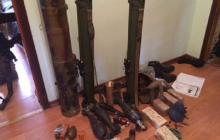 В селі на межі з окупованим Кримом знайшли схованку з мінами й гранатометами (фото)