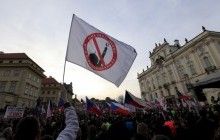 В Праге приют для беженцев забросали "коктейлями Молотова"