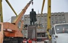 В Ізмаїлі демонтували найбільший пам'ятник Леніну в Одеській області (фото)
