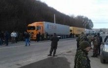 Блокада російських фур на Закарпатті: до учасників акції з'їжджаються "тітушки" (фото)