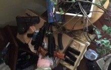 СБУ нашла в Киеве 4 схрона с арсеналом оружия "одного из НВФ" и 100 килограммами янтаря