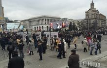 Активисты перекрыли Майдан портретами Небесной Сотни (фоторепортаж)