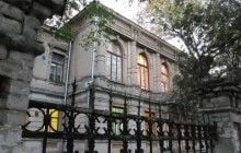 Порошенко просят остановить передачу российскому банку военного госпиталя в Днепропетровске