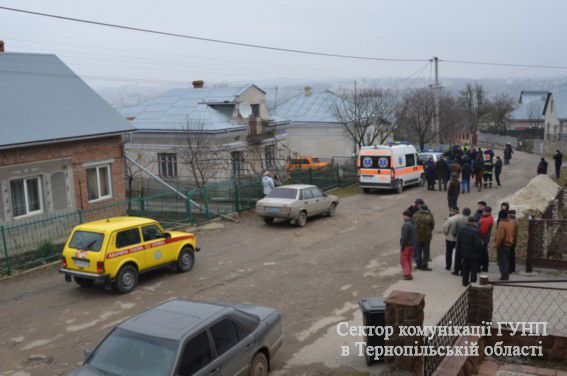 Під Тернополем мешканець Львівщини захопив заручника і підірвався з ним (фото, відео)
Під Тернополем мешканець Львівщини захопив заручника і підірвався з ним (фото, відео)