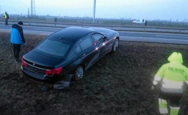 Після аварії Дуда пересів в іншу машину свого кортежу Після аварії Дуда пересів в іншу машину свого кортежу