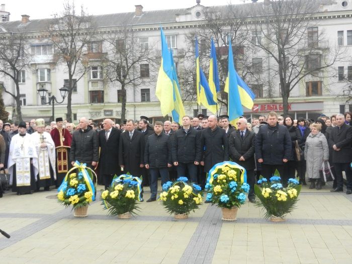 У Тернополі відбулися урочистості з нагоди 202-ої річниці від дня народження Шевченка (фото) У Тернополі відбулися урочистості з нагоди 202-ої річниці від дня народження Шевченка (фото)