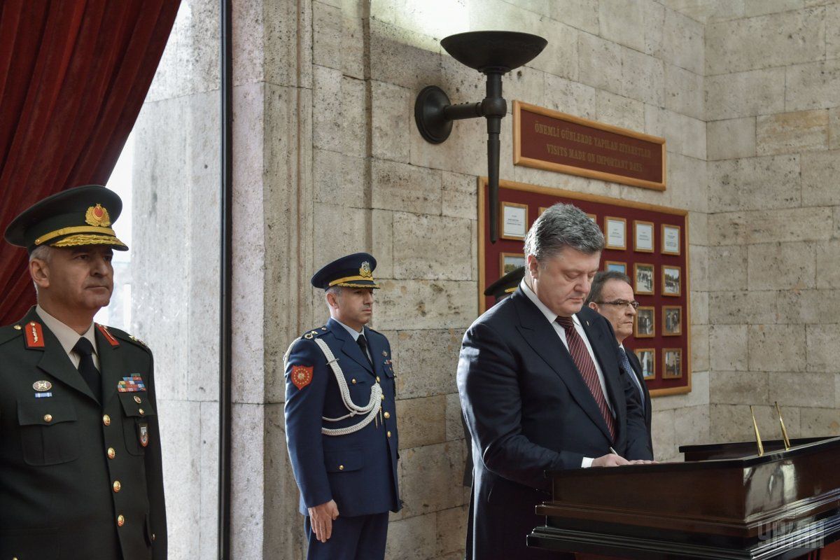 Порошенко выразил солидарность с турецким народом / Фото УНИАН Порошенко выразил солидарность с турецким народом / Фото УНИАН