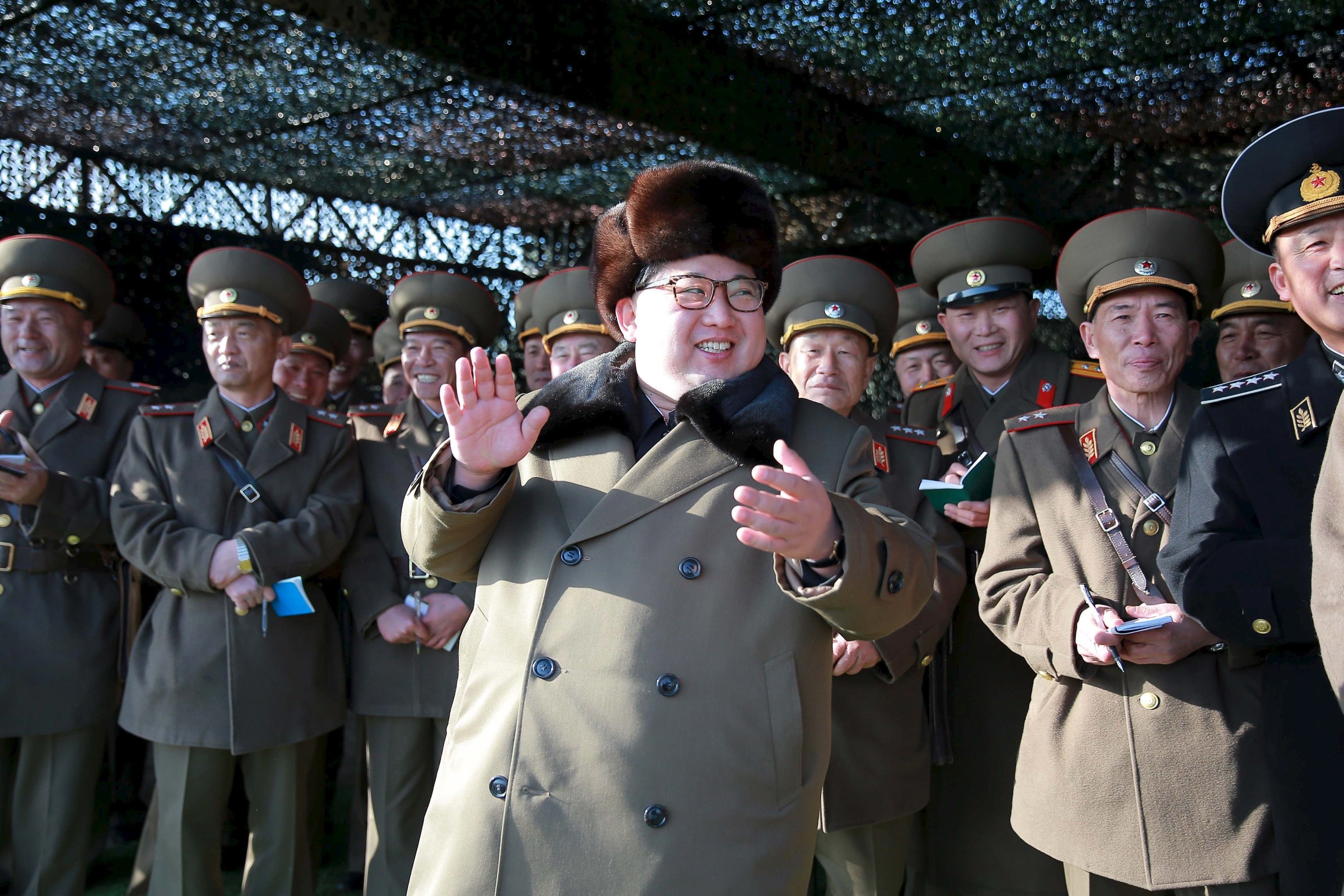 Факты о северной корее. Ким Чен Ир на Пэктусан. Северная Корея диктатура. Склон горы Пэктусан рождение Ким Чен Ира. Ким Чен Ын в ушанке.