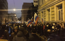 В Москве посольство Украины забросали яйцами под крики "Вон из нашего Киева!" (фото, видео)