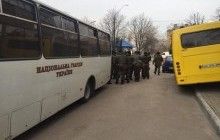 У Києві посольство РФ закидали флаконами з йодом, до будівлі прибули бійці Нацгвардії