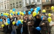 Тисяча львів’ян на площі Ринок виконали гімн України, присвятивши його Надії Савченко (відео)