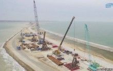 ЗМІ: На Тузлі будівельники Керченського мосту знищують рослинність