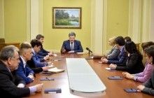 Порошенко призвал комиссию по избранию членов НАПК до утра определить двух членов Агентства