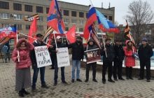 Біля будівлі суду в Росії радикали вимагають притягнути до відповідальності Савченко (фоторепортаж)