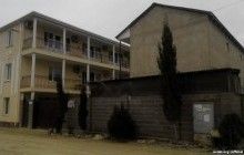 В оккупированном Судаке около сотни вооруженных силовиков приехали сносить дома крымских татар (видео)