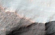 NASA показало снимок устья засохшей реки на Марсе