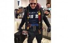 Пасажир британського лоукостера одягнув на себе всі речі з валізи, щоб зекономити