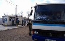 Пункт пропуску "Золоте" закрили відразу після відкриття: бойовики відмовилися пропускати людей