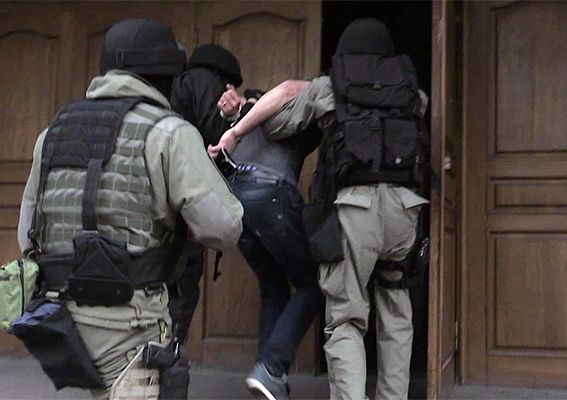 У Києві затримали російського злочинця 'Косого', якого розшукував Інтерпол (фото, відео) У Києві затримали російського злочинця 'Косого', якого розшукував Інтерпол (фото, відео)