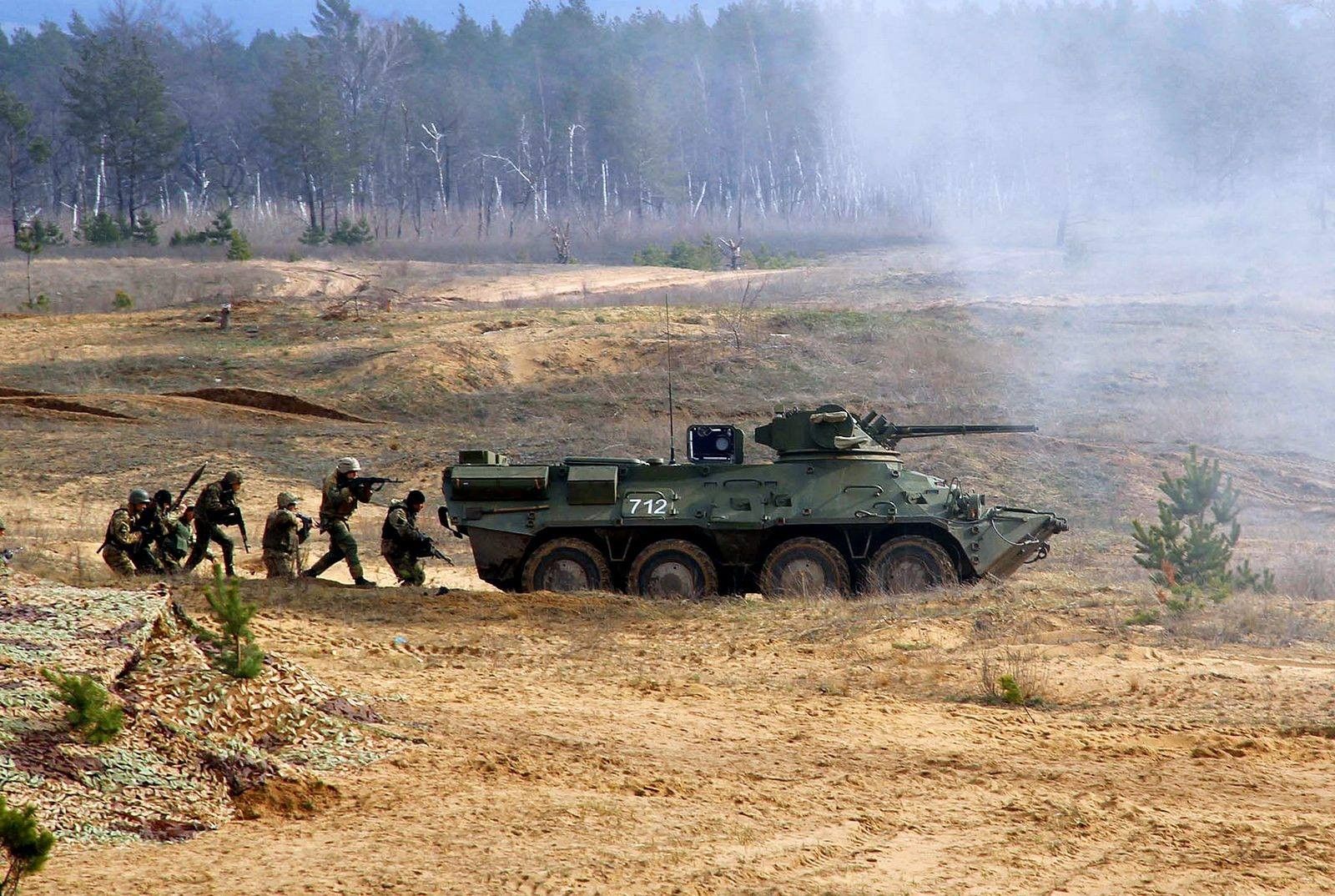 Военное наступление. Военные учения. Боевые учения. Современные военные учения. Сухопутные войска.