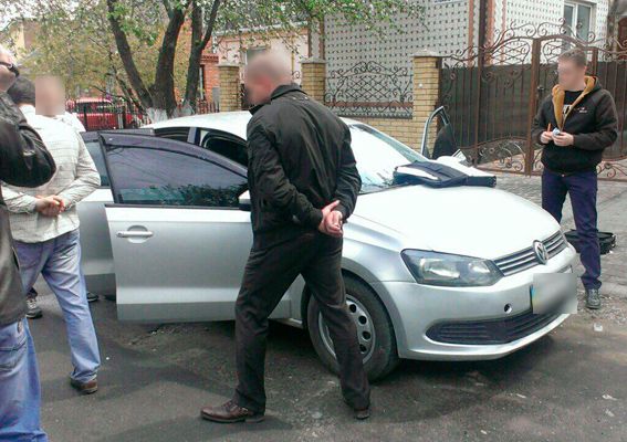 Посадовець намагався звинуватити жінку у крадіжці, хоча всі докази по справі вказували на те, що вона не вчиняла цього злочину / Фото: npu.gov.ua Посадовець намагався звинуватити жінку у крадіжці, хоча всі докази по справі вказували на те, що вона не вчиняла цього злочину / Фото: npu.gov.ua