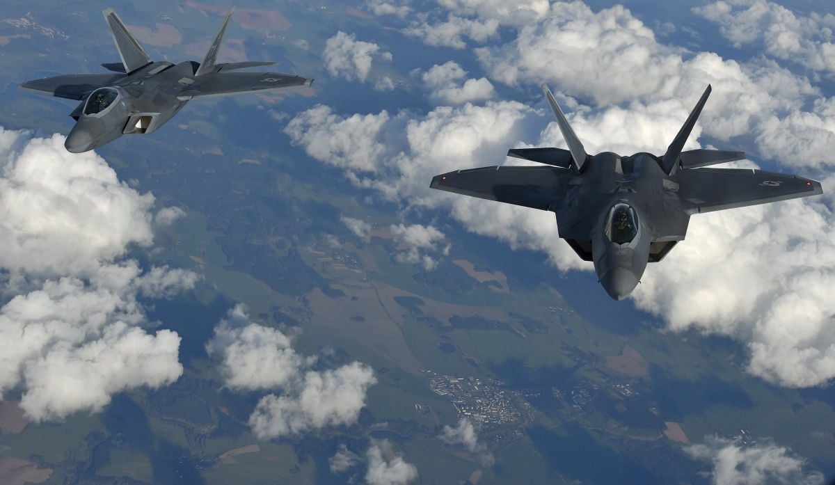 Секрет F-22: чому найстрашніший винищувач США не сідає на авіаносці