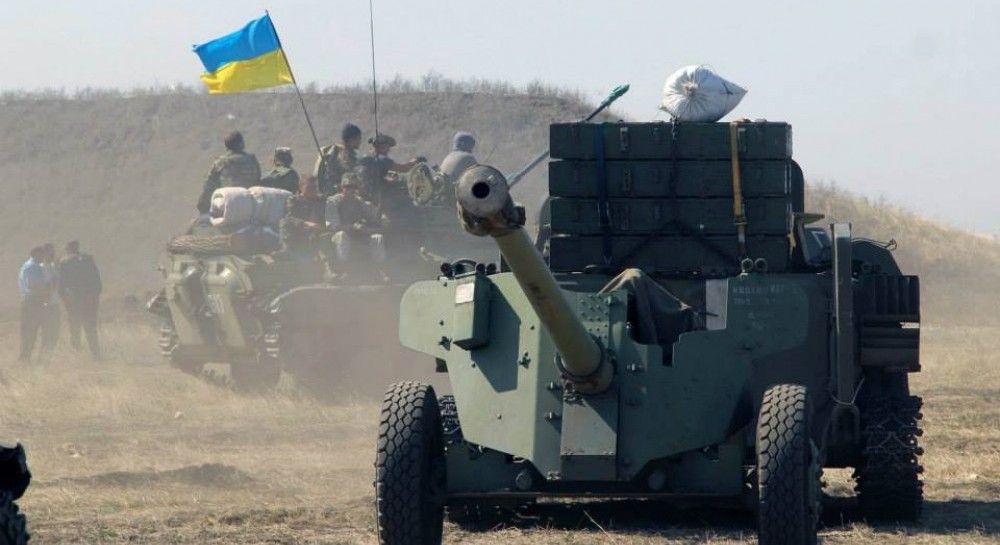 Александр Хуг: На Донбассе обе стороны конфликта стянули танки и "Грады" к линии фронта
