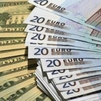 В Украине не хватает валюты из-за перебоев с авиасообщением: НБУ сегодня будет продавать евро