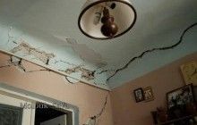Зсув ґрунту у Чернівцях: біля житлових будинків утворилася тріщина в землі довжиною 300 метрів (фото)