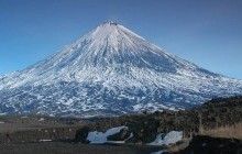 Вулкан Ключевський на Камчатці викинув стовп попелу на висоту до 6 кілометрів
