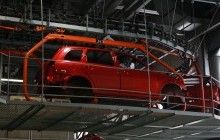 Російський "АвтоВАЗ" все більше занурюється в кризу: знову заявив про припинення складання машин