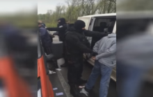 В Харкові знешкодили банду, що тероризувала підприємців, які здійснюють перевезення до "ЛНР" (відео)